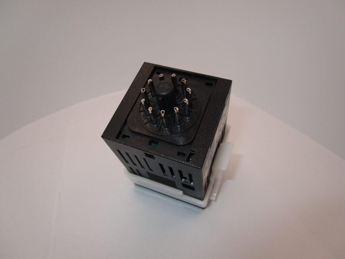 AUTONICS TK4SP-14RN TEMPERATURE CONTROLLER - Image 5