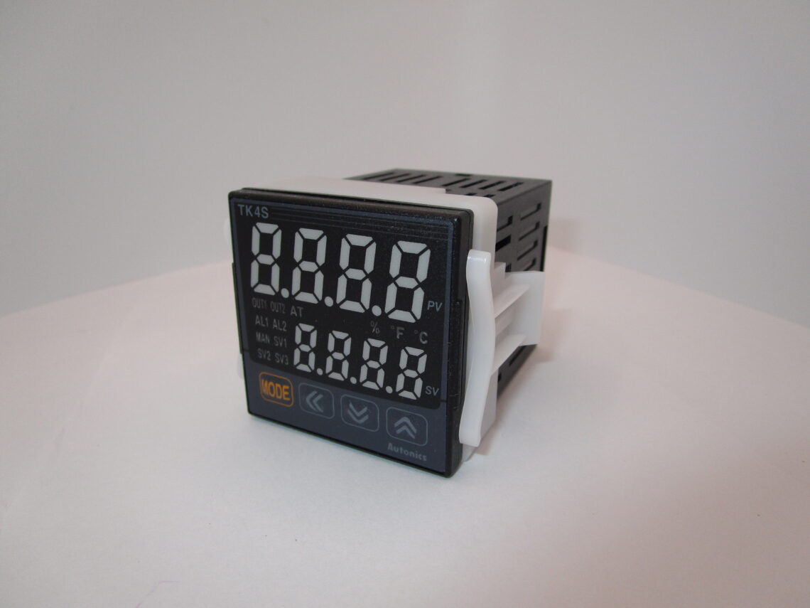 AUTONICS TK4SP-14SN TEMPERATURE CONTROLLER