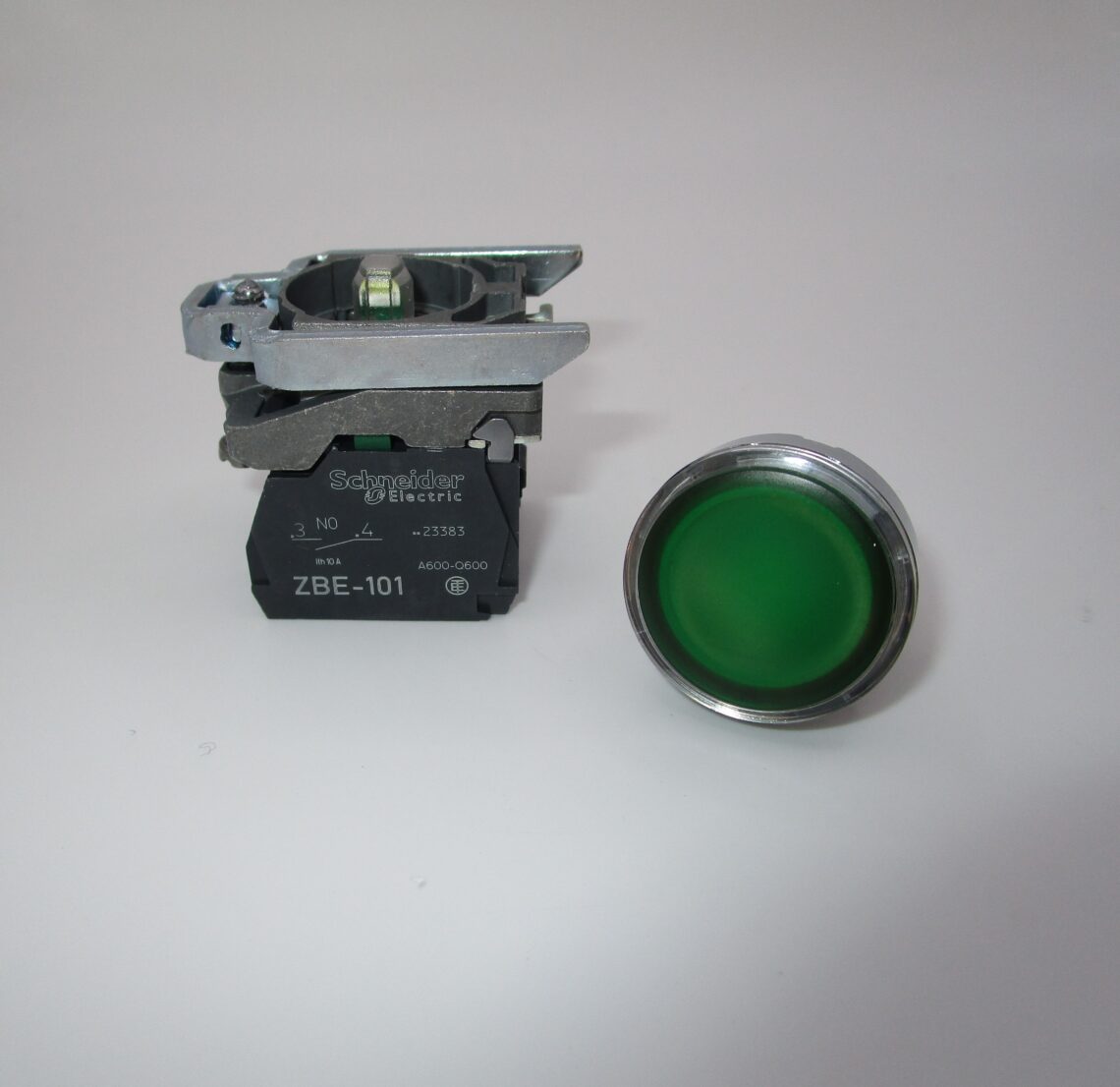 SCHNEIDER XB4BW33G5 Green Illuminated LED Push Button Harmony 22mm