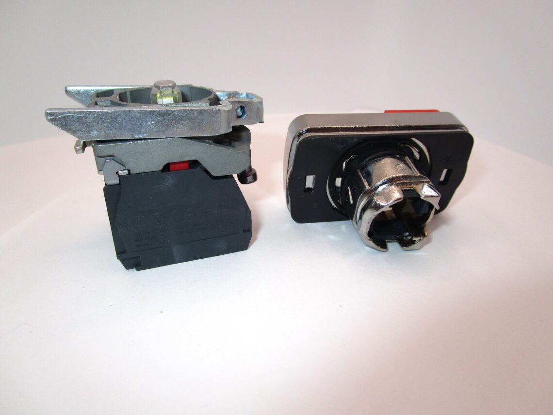 SCHNEIDER XB4BW73731G5 Illuminated double headed push button - Image 5