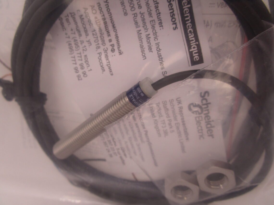 TELEMECANIQUE XS608B1PAL2 Inductive sensor - Image 4